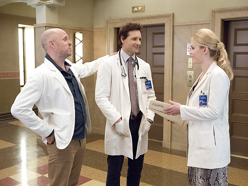 Still of Peter Facinelli, Paul Schulze and Betty Gilpin in Nurse Jackie (2009)
