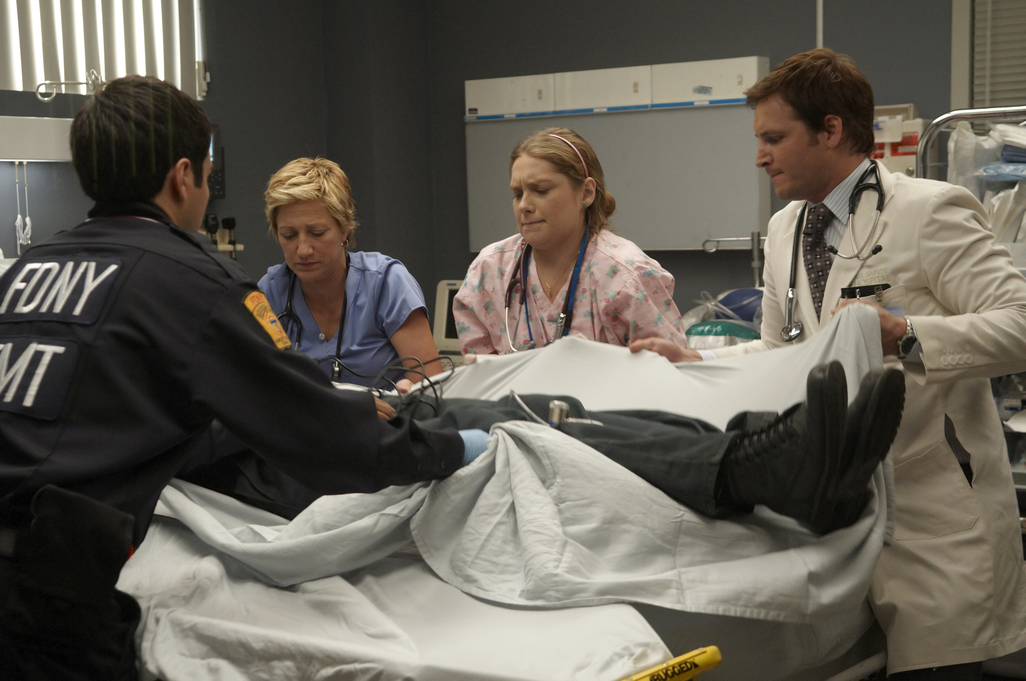 Still of Peter Facinelli, Edie Falco and Merritt Wever in Nurse Jackie (2009)