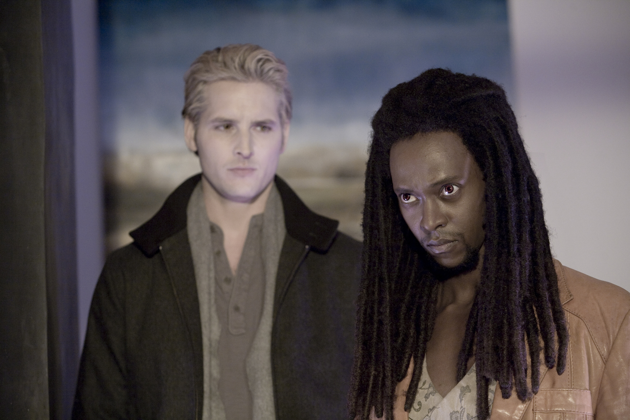 Still of Peter Facinelli and Edi Gathegi in Twilight (2008)