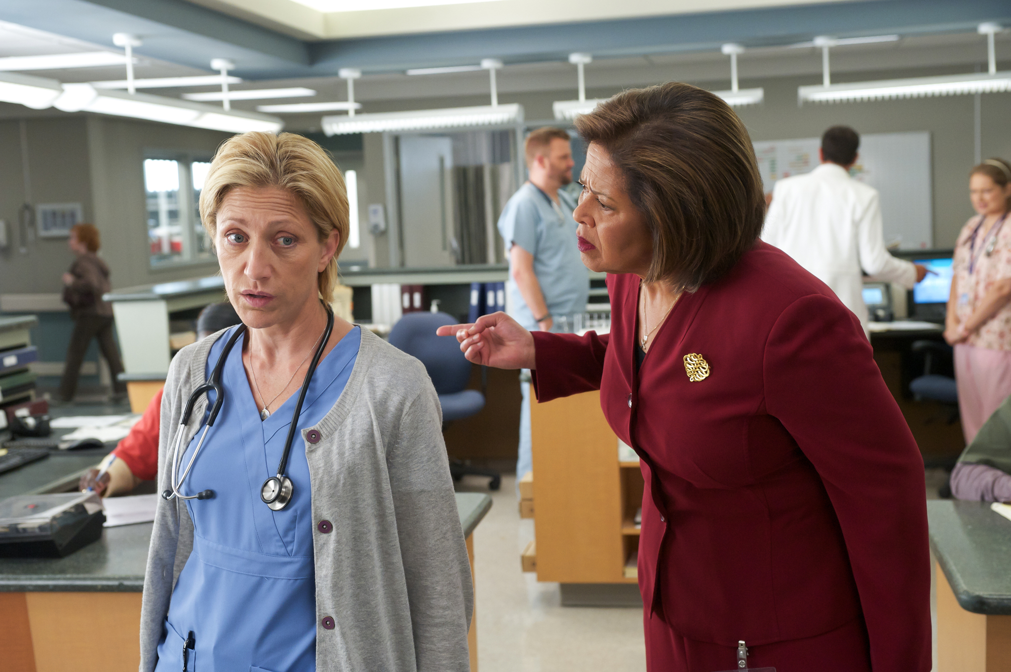 Still of Edie Falco and Anna Deavere Smith in Nurse Jackie (2009)