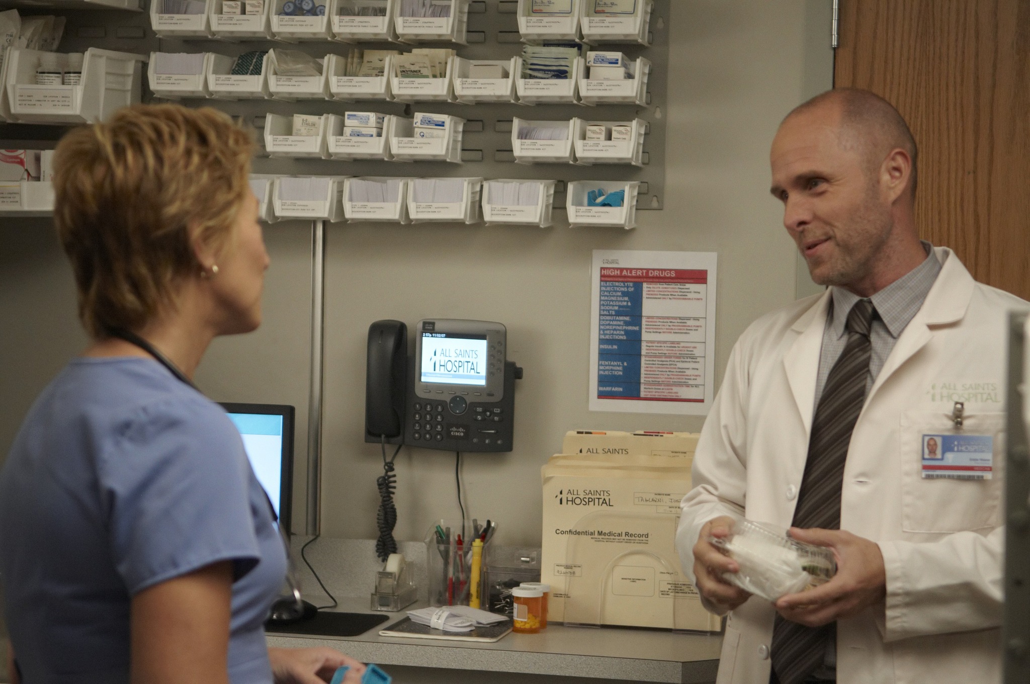 Still of Edie Falco and Paul Schulze in Nurse Jackie (2009)