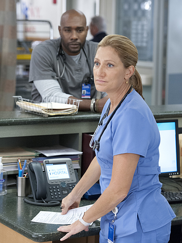 Still of Morris Chestnut and Edie Falco in Nurse Jackie (2009)