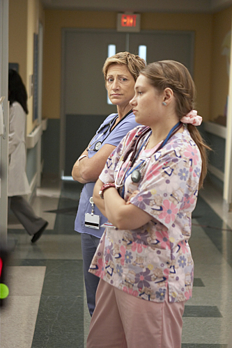 Still of Edie Falco and Merritt Wever in Nurse Jackie (2009)