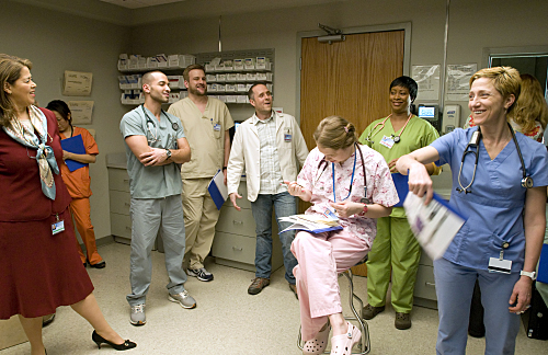 Still of Edie Falco, Paul Schulze and Anna Deavere Smith in Nurse Jackie (2009)