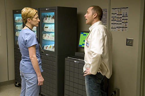 Still of Edie Falco and Paul Schulze in Nurse Jackie (2009)