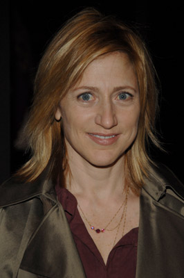 Edie Falco at event of Fracture (2007)