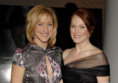 Julianne Moore and Edie Falco at event of Freedomland (2006)