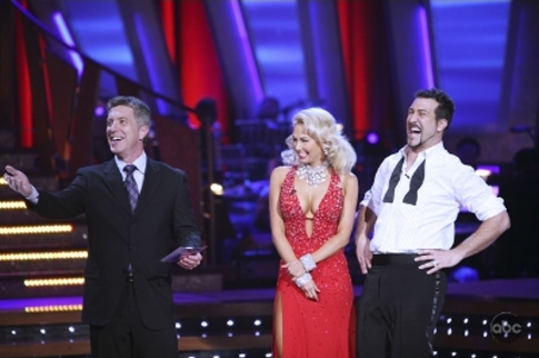 Still of Joey Fatone and Tom Bergeron in Dancing with the Stars (2005)
