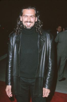 Oded Fehr at event of High Fidelity (2000)