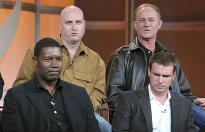 Scott Foley, Dennis Haysbert, Shawn Ryan and Eric L. Haney at event of Specialusis burys (2006)