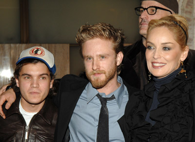 Sharon Stone, Ben Foster and Emile Hirsch at event of Alfa gauja (2006)