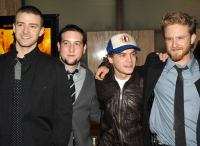 Ben Foster, Justin Timberlake, Emile Hirsch and Chris Marquette at event of Alfa gauja (2006)