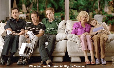 Still of Rene Russo, Tim Allen, Ben Foster, Zooey Deschanel and Patrick Warburton in Big Trouble (2002)