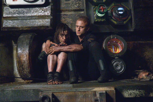 Still of Ben Foster and Antje Traue in Pandorum (2009)