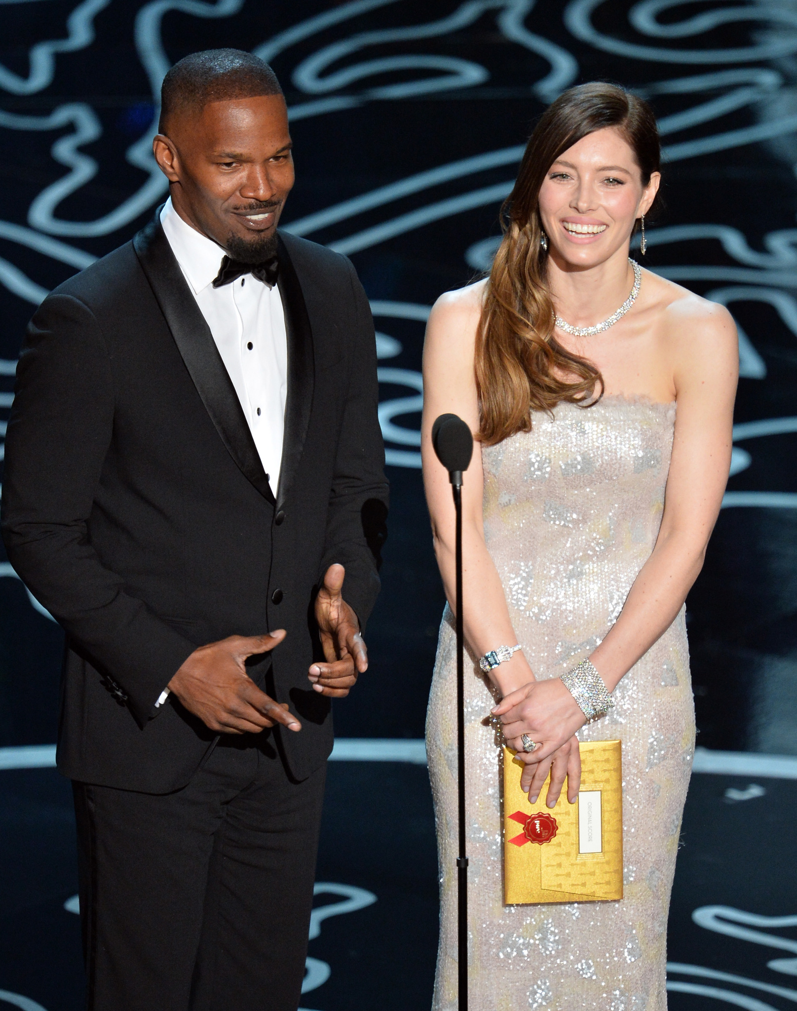 Jessica Biel and Jamie Foxx at event of The Oscars (2014)