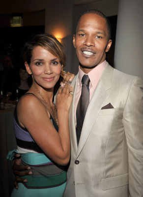 Halle Berry and Jamie Foxx at event of The Soloist (2009)