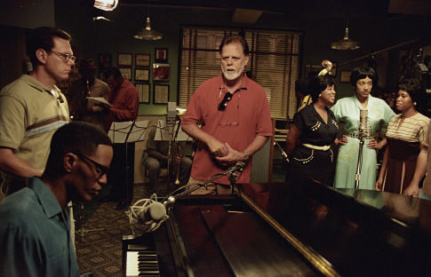 Director/producer/story writer TAYLOR HACKFORD (center), JAMIE FOXX as American legend Ray Charles (left foreground) and REGINA KING as Margie Hendricks (far right) on the set of the musical biographical drama, Ray.