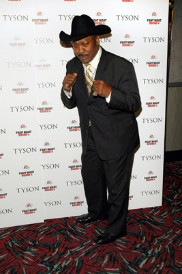 Joe Frazier at event of Tyson (2008)