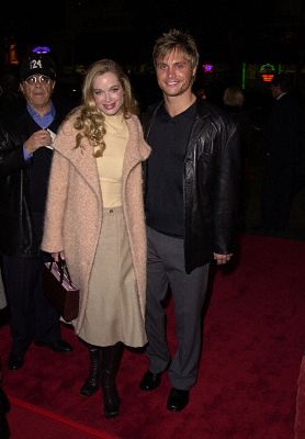 Jennifer Gareis and Dax Griffin at event of The Pledge (2001)