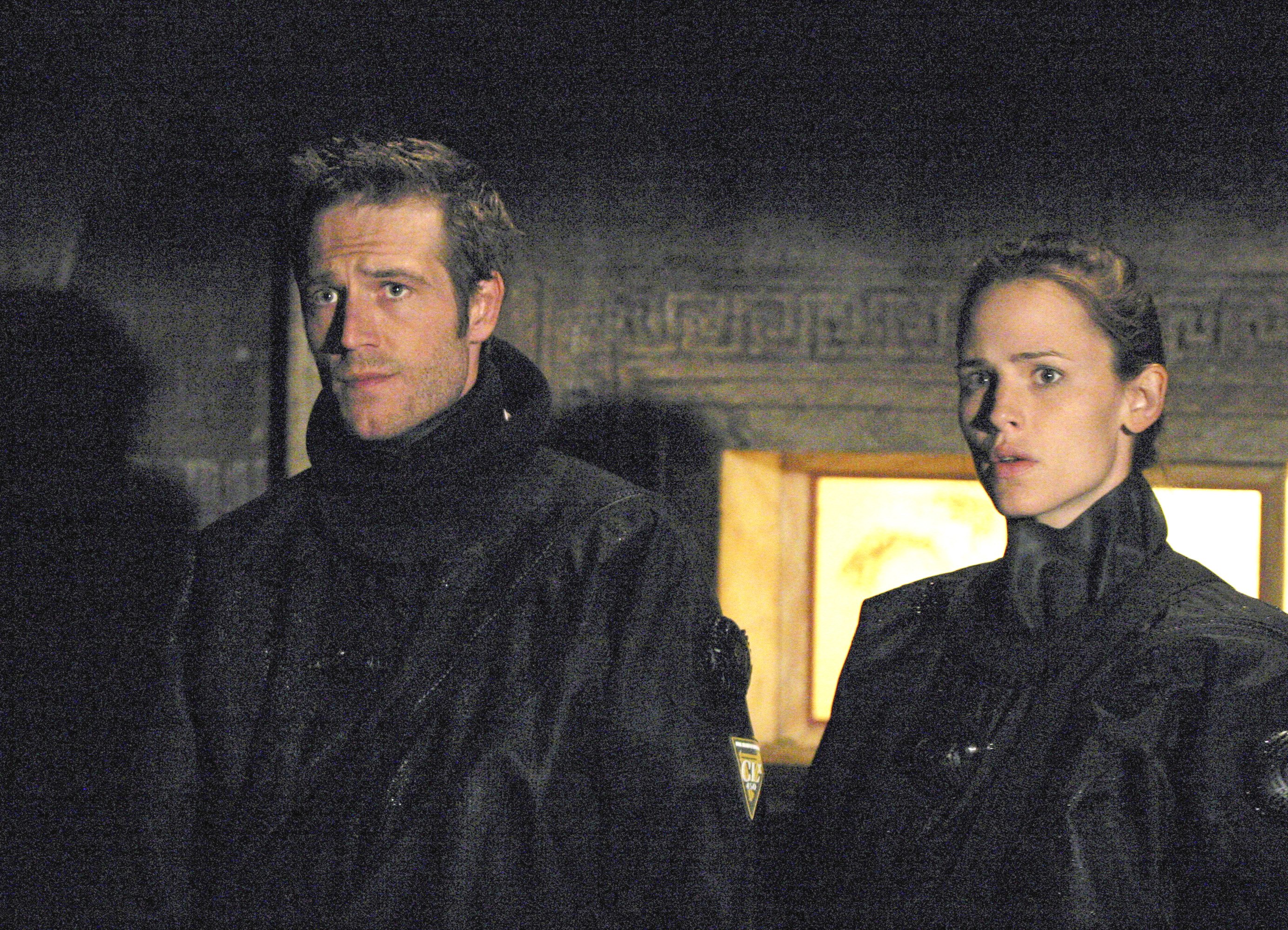 Still of Jennifer Garner and Michael Vartan in Alias (2001)