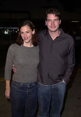 Scott Foley and Jennifer Garner at event of Sugar & Spice (2001)