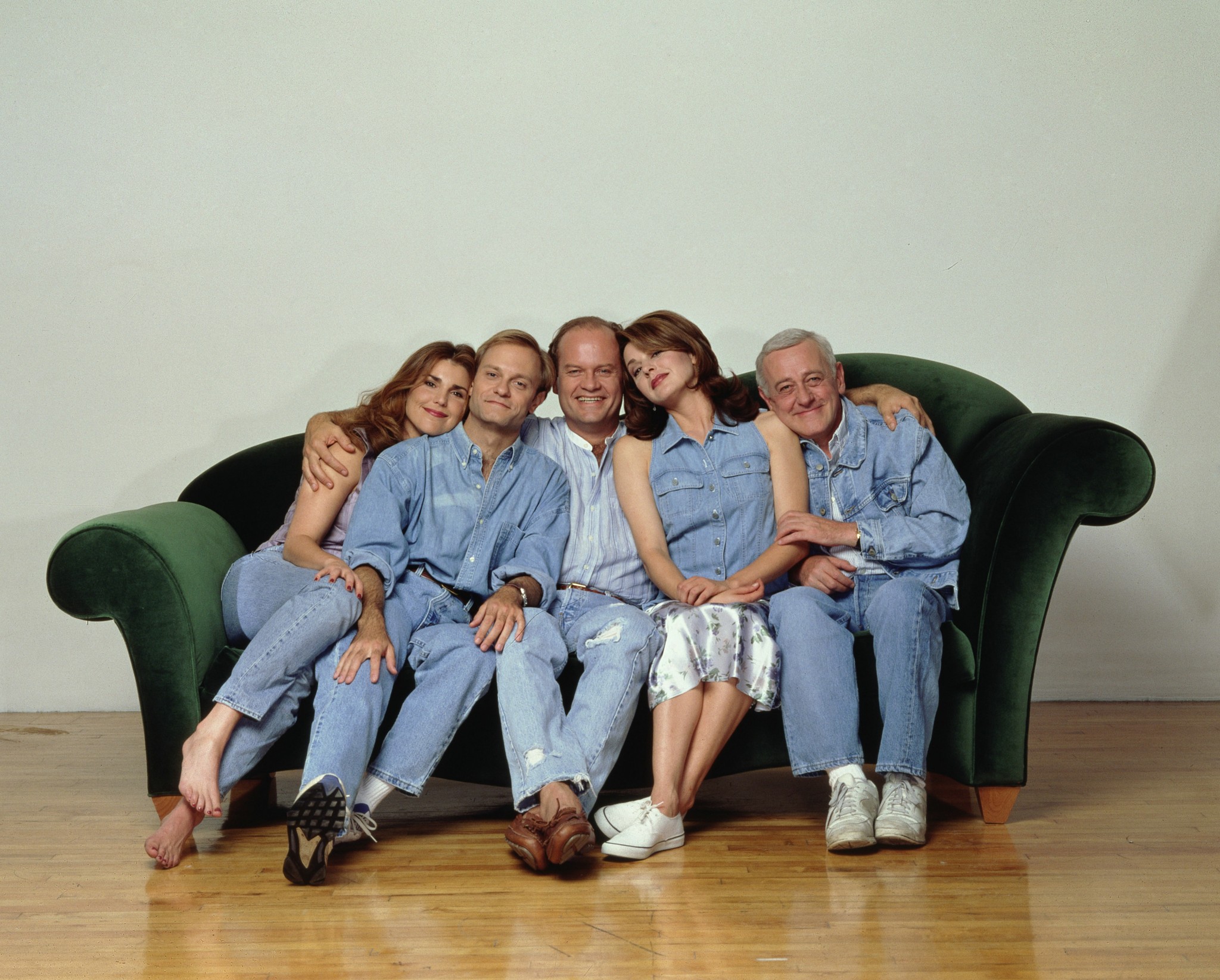 Still of Kelsey Grammer, David Hyde Pierce, John Mahoney, Peri Gilpin and Jane Leeves in Frasier (1993)