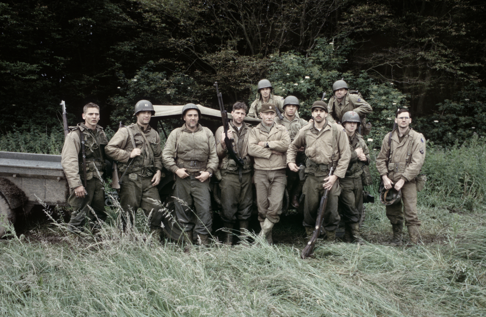 Still of Tom Hanks, Giovanni Ribisi, Jeremy Davies, Barry Pepper, Tom Sizemore, Vin Diesel, Adam Goldberg and Edward Burns in Gelbstint eilini Rajena (1998)