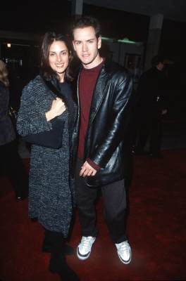 Mark-Paul Gosselaar and Lisa Ann Russell at event of Simply Irresistible (1999)