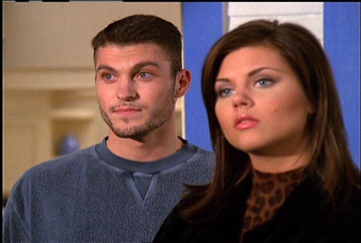 Still of Brian Austin Green and Tiffani Thiessen in Beverli Hilsas, 90210 (1990)