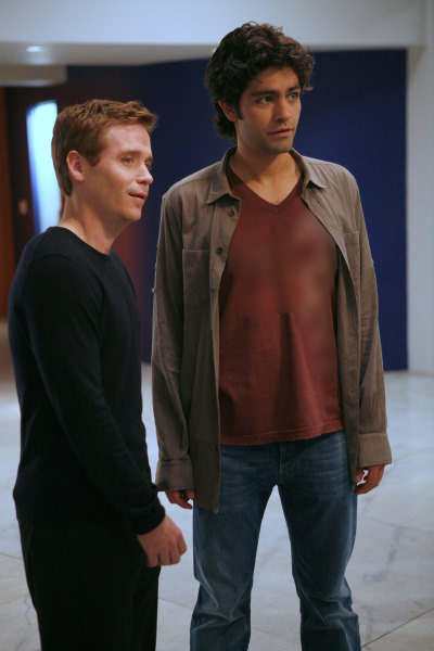 Still of Adrian Grenier and Kevin Connolly in Entourage (2004)