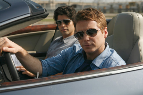 Still of Adrian Grenier and Kevin Connolly in Entourage (2004)