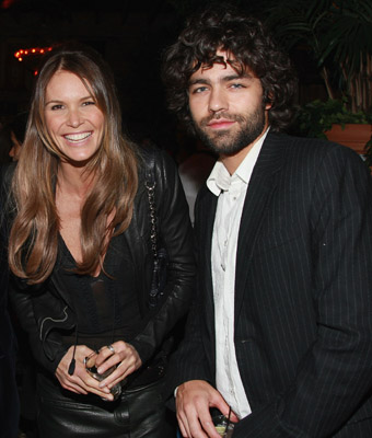 Elle Macpherson and Adrian Grenier at event of Manes cia nera (2007)
