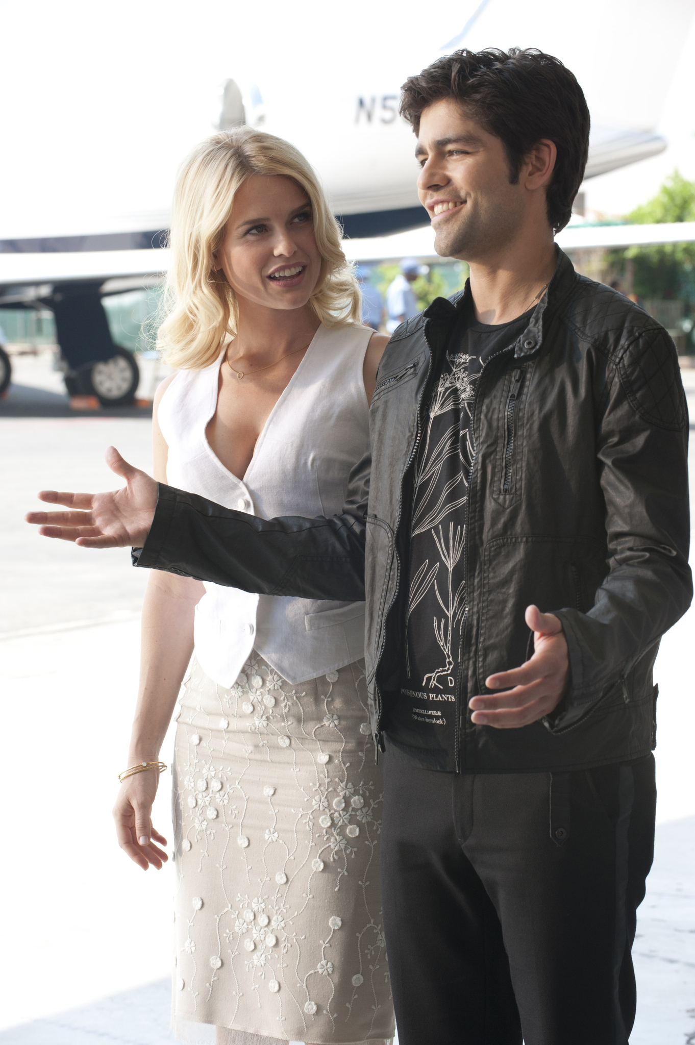 Still of Adrian Grenier and Alice Eve in Entourage (2004)