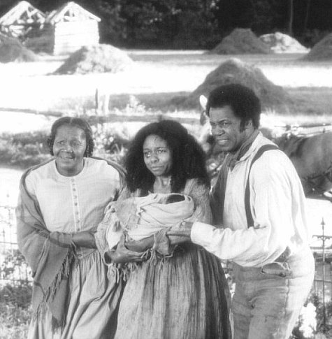 Still of LisaGay Hamilton, Albert Hall and Irma P. Hall in Beloved (1998)