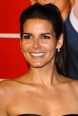 Angie Harmon at event of Fun with Dick and Jane (2005)
