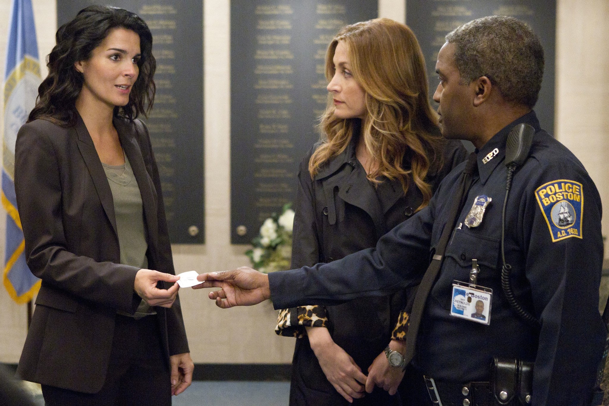 Still of Angie Harmon and Sasha Alexander in Rizzoli & Isles (2010)