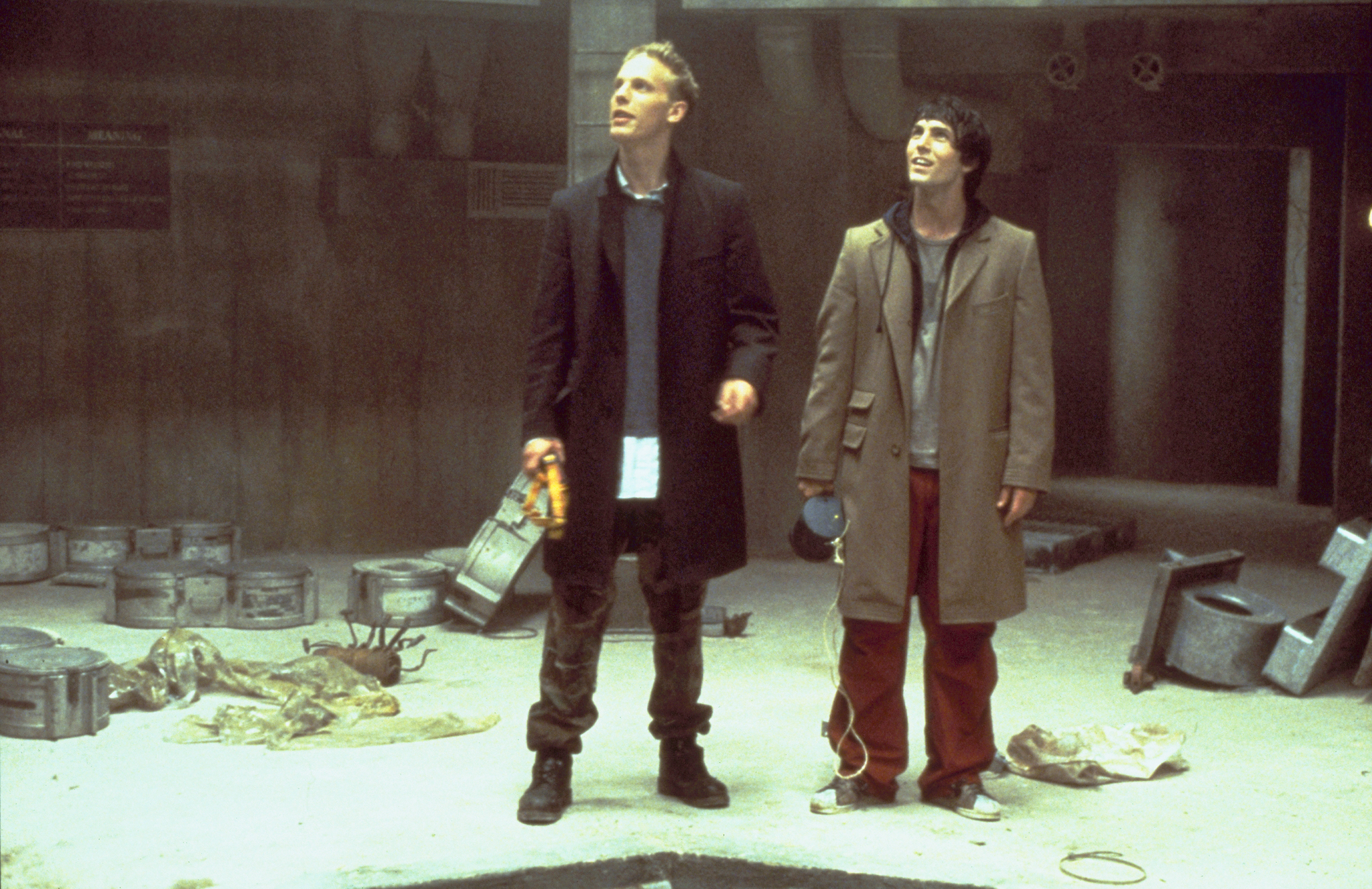 Still of Desmond Harrington and Laurence Fox in The Hole (2001)