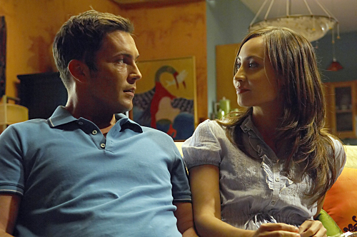 Still of Desmond Harrington and Courtney Ford in Deksteris (2006)