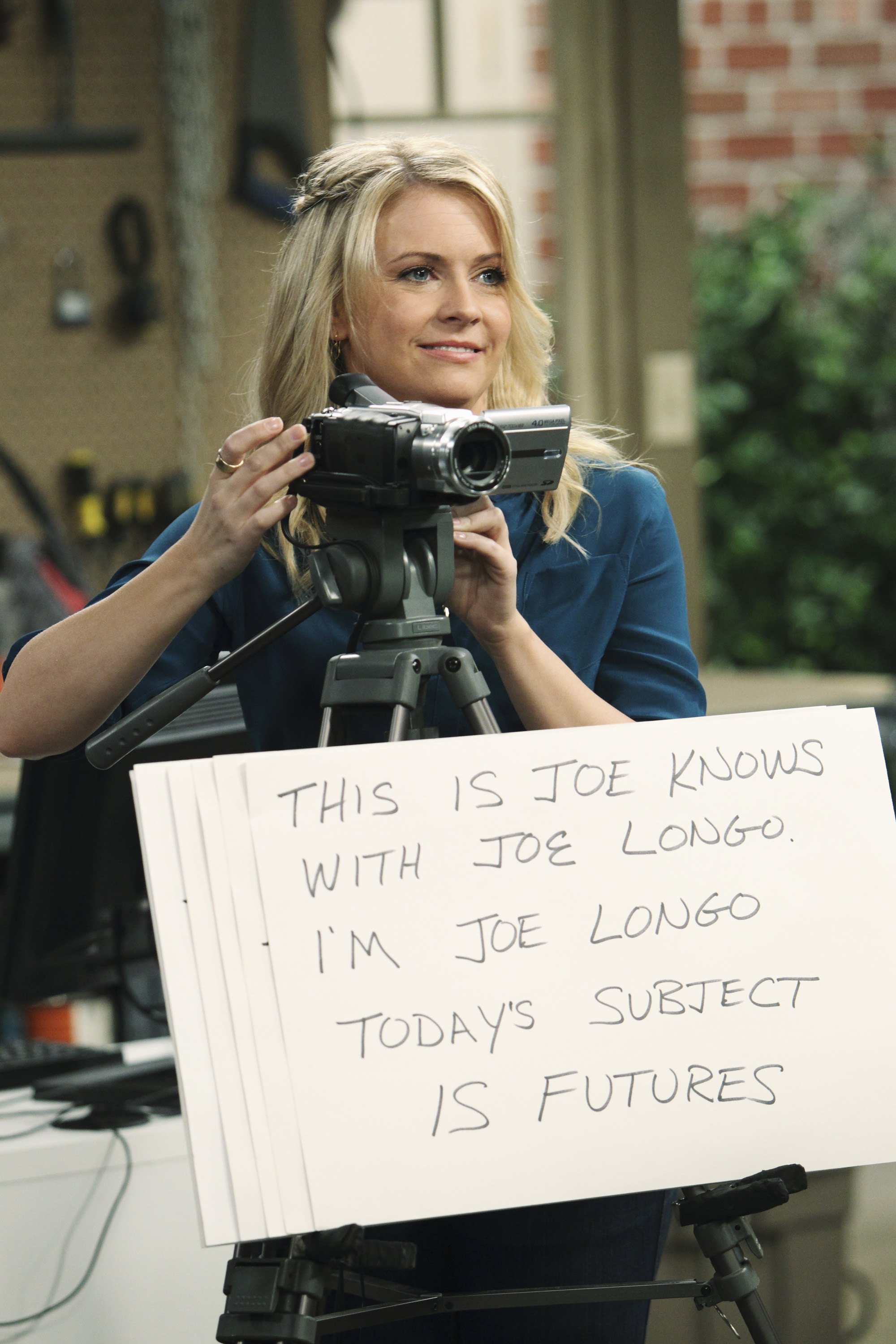 Still of Melissa Joan Hart in Melissa & Joey (2010)