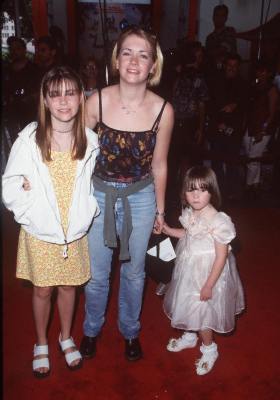 Melissa Joan Hart and Emily Hart at event of Quest for Camelot (1998)