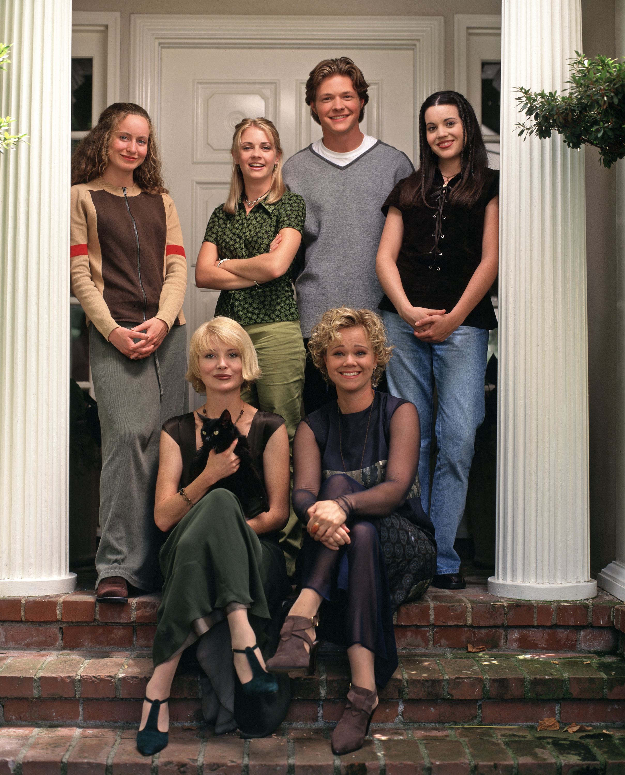 Still of Melissa Joan Hart, Caroline Rhea, Michelle Beaudoin, Beth Broderick, Jenna Leigh Green and Nate Richert in Sabrina, the Teenage Witch (1996)