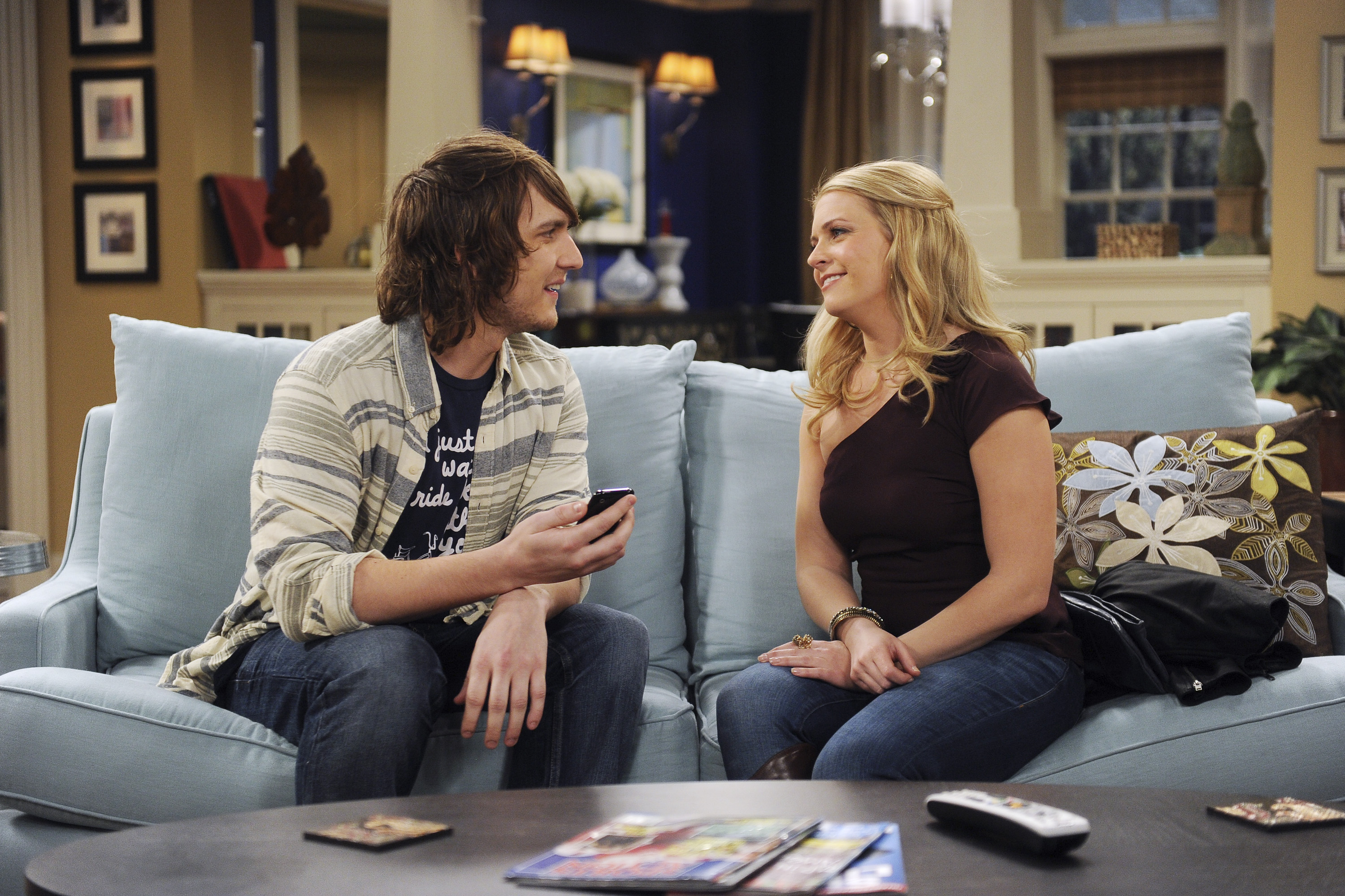 Still of Melissa Joan Hart and Scott Michael Foster in Melissa & Joey (2010)