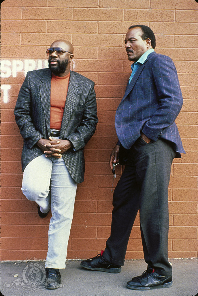 Still of Jim Brown and Isaac Hayes in I'm Gonna Git You Sucka (1988)