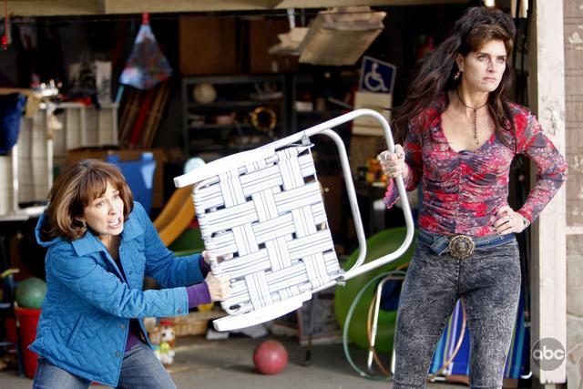 Still of Brooke Shields and Patricia Heaton in The Middle (2009)