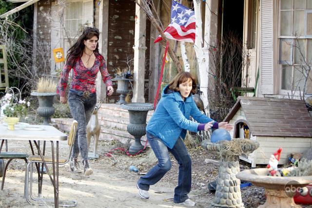 Still of Brooke Shields and Patricia Heaton in The Middle (2009)