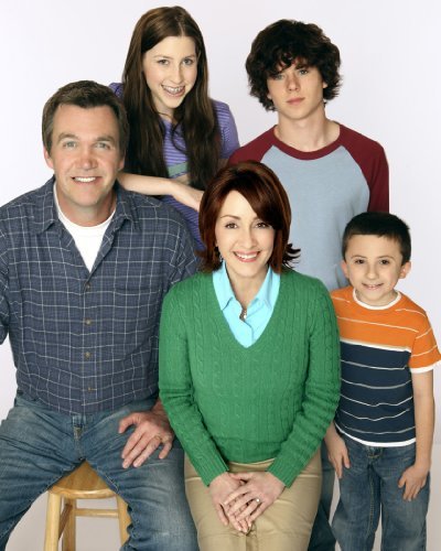 Patricia Heaton, Neil Flynn, Eden Sher, Charlie McDermott and Atticus Shaffer in The Middle (2009)