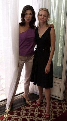 Laura Harring and Naomi Watts at event of Mulholland Dr. (2001)