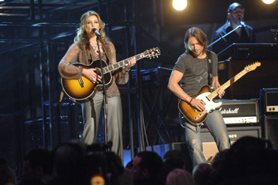 Faith Hill and Keith Urban at event of The 48th Annual Grammy Awards (2006)