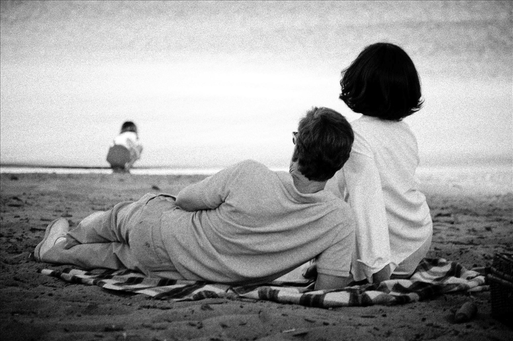 Still of Greg Kinnear and Katie Holmes in The Kennedys (2011)