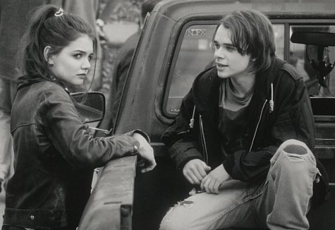 Still of Nick Stahl and Katie Holmes in Disturbing Behavior (1998)